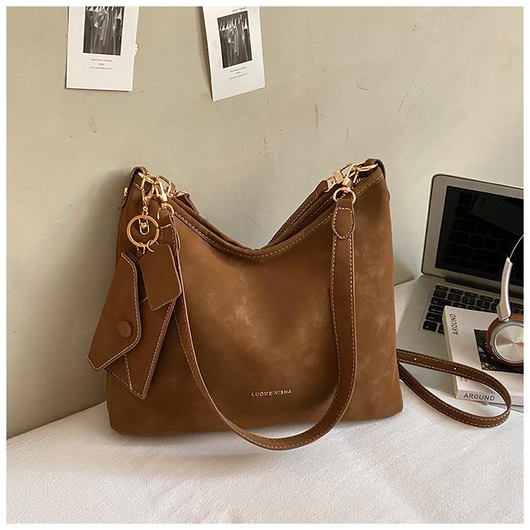 Frosted retro commuter underarm bag women's 2025 new fashionable large-capacity shoulder bag niche commuter messenger bag
