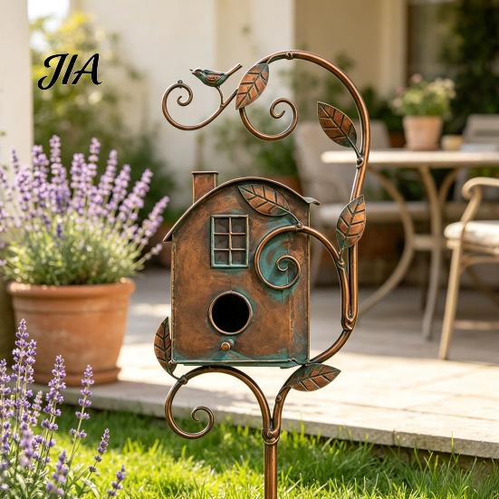Estación de Pájaros Rústica Casa de Metal Estacas para Jardín, Decoración Comedero, Regalo Resistente a la Intemperie para Amantes Decoración de Arte en Hierro Césped Exterior Jardín Macizo Decoración Salvaje