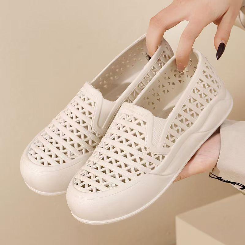 

Летние женские сандалии с толстой подошвой и отверстиями, удобная обувь для пляжа, маленькие белые туфли, дышащие, нескользящие, с мягкой подошвой, обувь для медсестер 41 белый