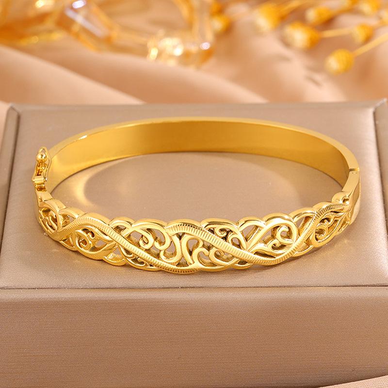 Vintage stainless steel bracelet with new hollow pattern clasp, women's bracelet, European and American fashion irregular jewelry