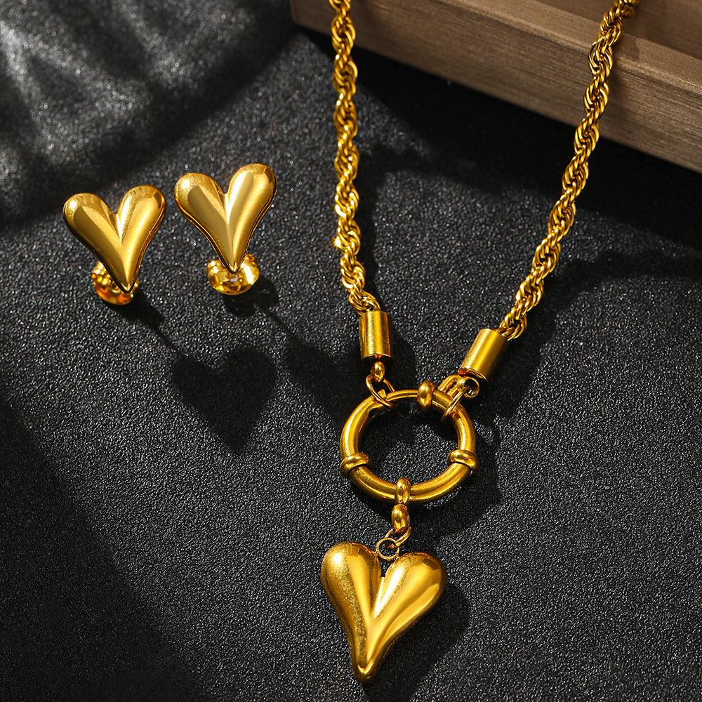 Stainless Steel Necklace Superior Feeling Delicate Twist Chain Chic Heart Pendant Gorgeous Necklace For Women Zircon Handmade