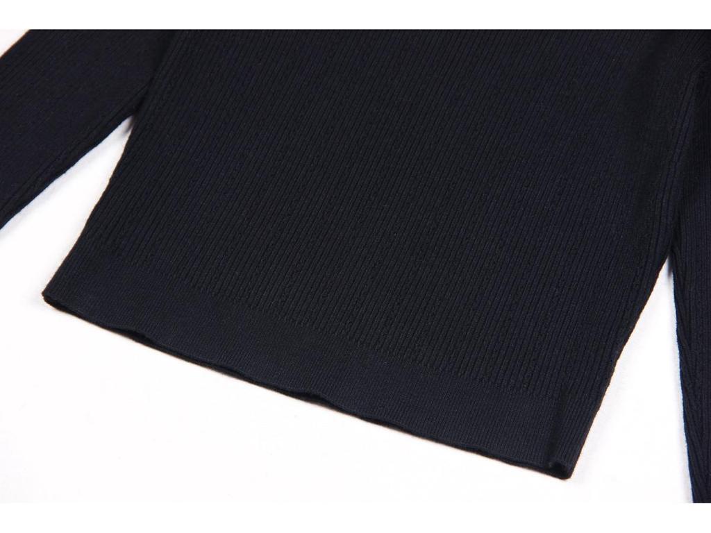 In Stock: 2025 Classic Black Round Neck Wool-Blend Women's Sweater for Spring & Autumn