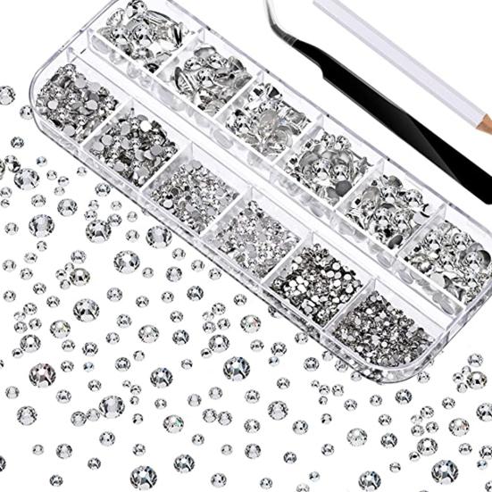 Zarte Nagelornamente, lebendiger, leicht zu klebender 3D-Effekt