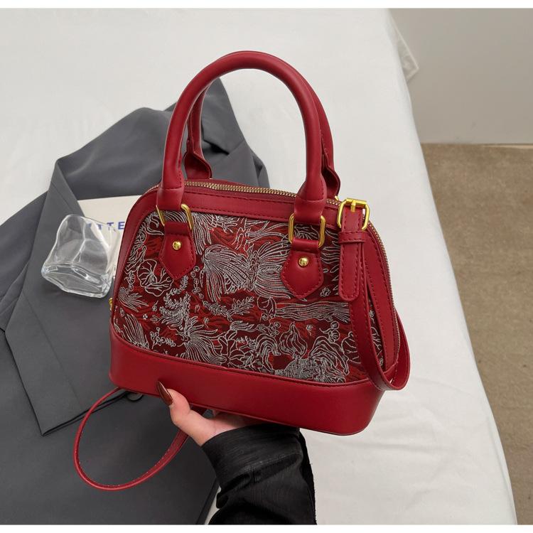 

Red bride portable small bag women s 2025 new foreign-style embroidered shell bag fashion temperament shoulder messenger bag