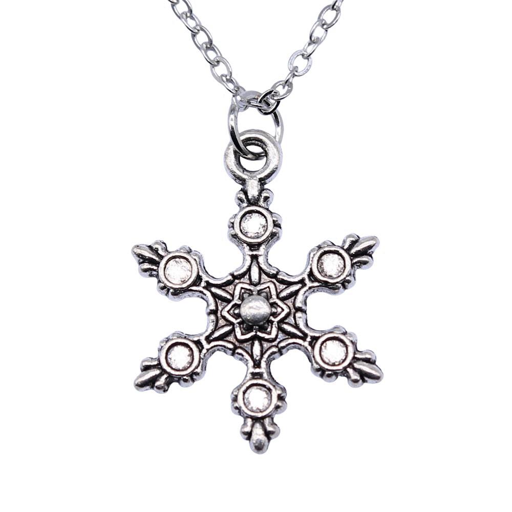 Hollow Star Moon Pendant Necklace Minimalist Geometric Jewelry 40cm Short Chain
