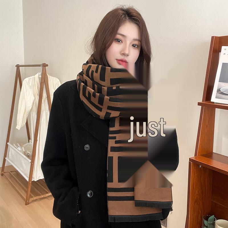 

Женский зимний клетчатый платок-шаль