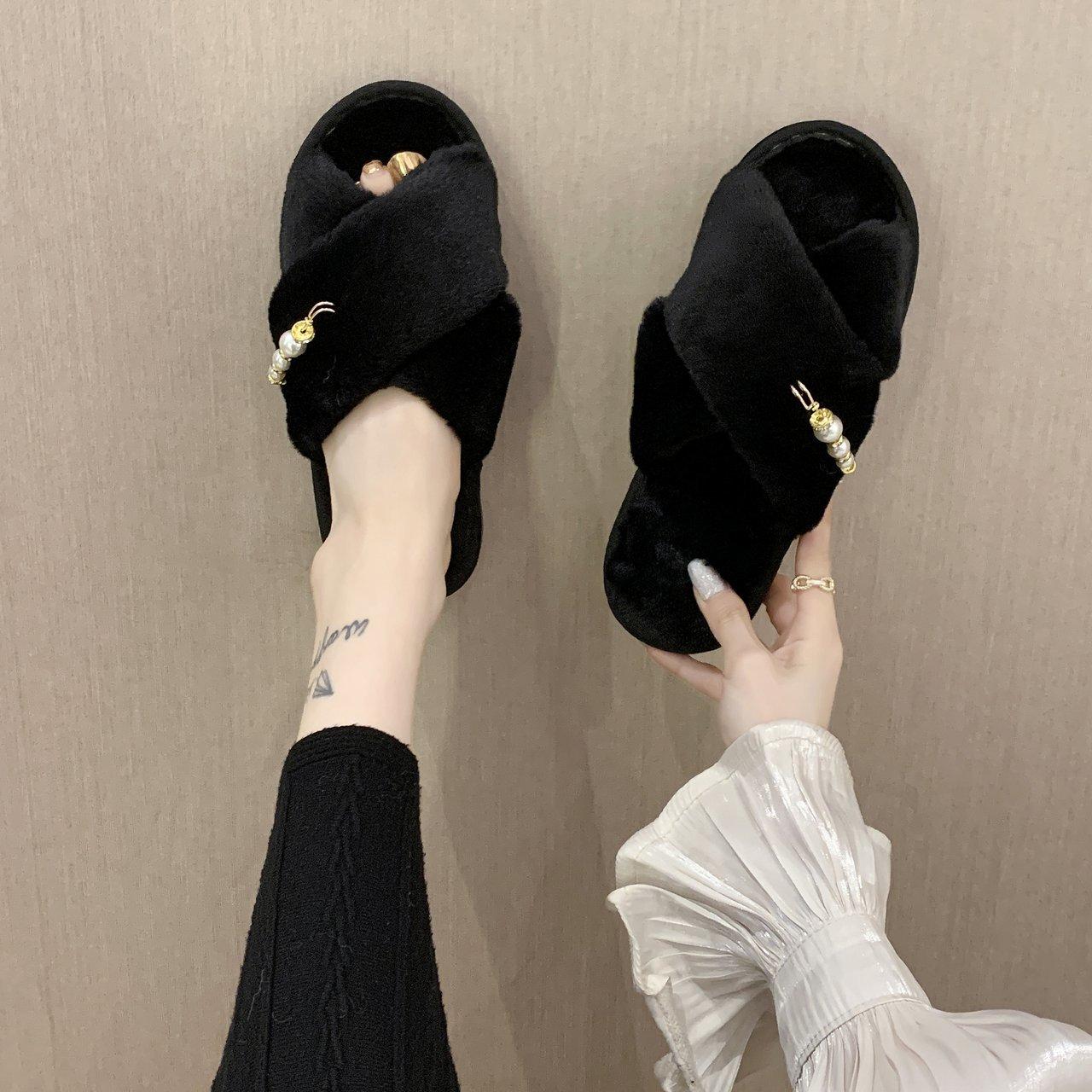 Fashion Classic Slippers for Women Slides Daily Flat Low Heels Shoes Woman Solid Metal Decoration Pearl Winter Shoes Plus Size 36 1547₽