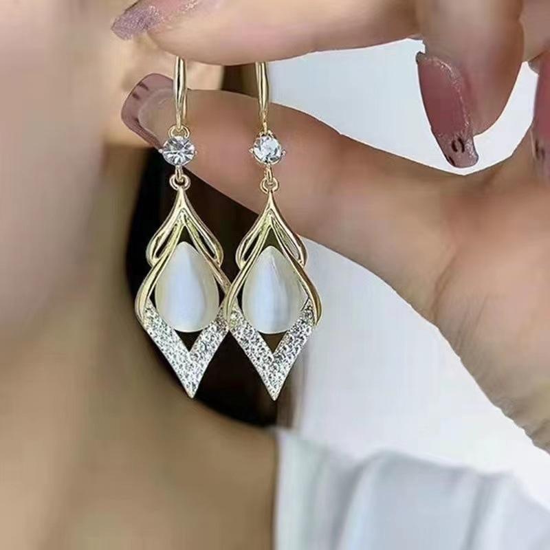 Popular earrings New high-end ear hooks Green opal rhombus earrings Niche light luxury design earrings белый