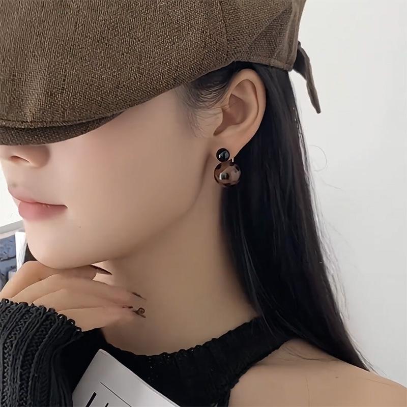 Retro Leopard Print Round Bead Earrings: Elegant Two-Way Wear Studs with a High-End Feel