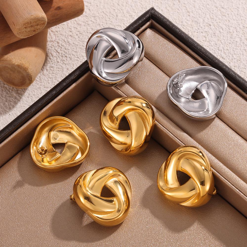 

18k Gold-Plated Titanium Steel Wrap-Around Ear Cuffs: Hollow Design, European & American Style, Versatile and Fashionable Earrings