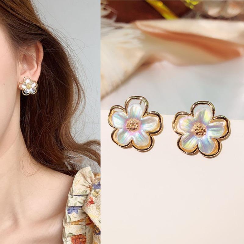 Cute Small White Flower Earrings for Women Party Golden Acrylic Plant Floral Stud Earrings Wedding Party Elegant Korean Jewelry