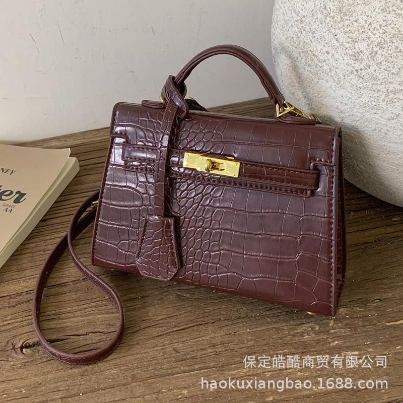 Retro Handbag Bag Women's 2025 New Trendy Autumn and Winter High-end Crocodile Pattern Single Shoulder Messenger Commuter Small Square Bag