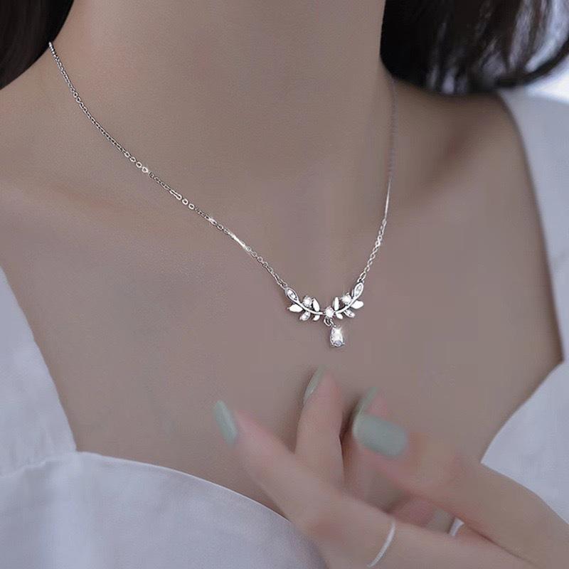 Necklace women's light luxury ins style fashion trend niche design high sense temperament exquisite collarbone chain