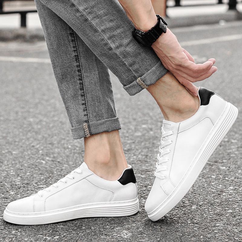 Schnürlose Herren-Skateschuhe aus echtem Leder - Weiche Sohle, Atmungsaktiv, Vielseitig, Minimalistisch, Große Größe 46, Flaches Weißes Design.