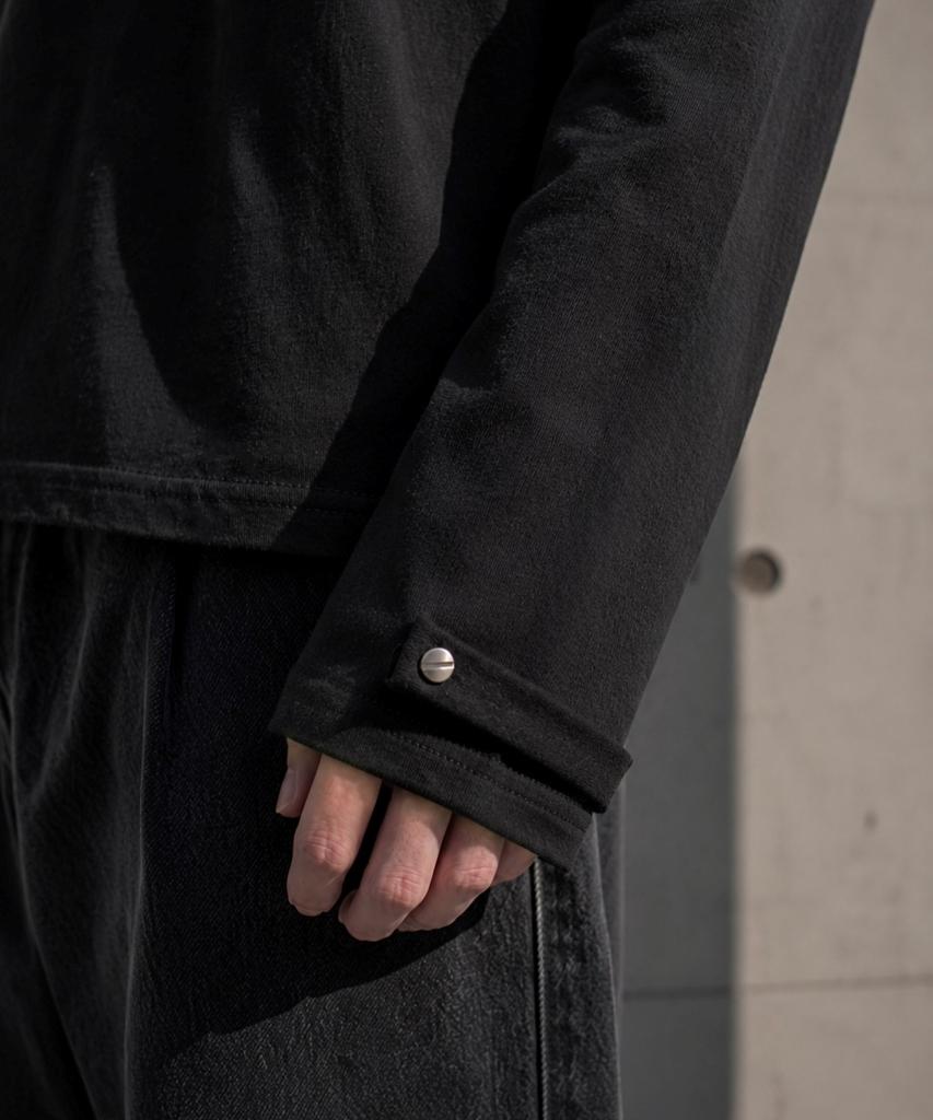Eonlodeo Studded Semi-Crop Long Sleeve [Black]