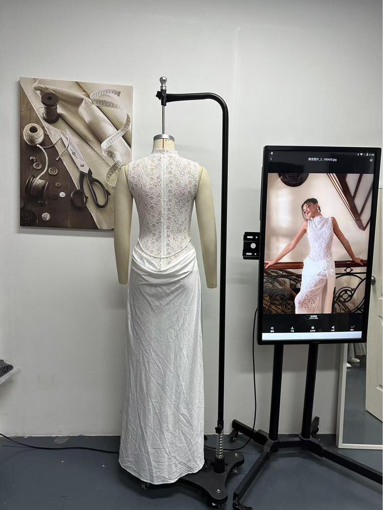 Elegant White Floral Lace Sleeveless Evening Gown