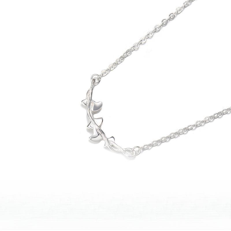 

Three-Sheng имеет абрикосовое и абрикосовое ожерелье из листьев. Милая девичья цепочка на ключицу. Темперамент. Модная личность.