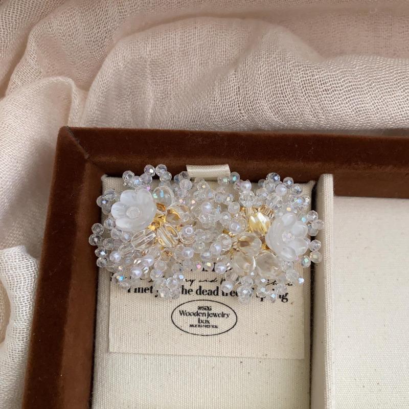 Light Luxury Crystal Pearl Stud Earrings White Flower Beaded Women'S Natural Exquisite Flower Earrings Earrings