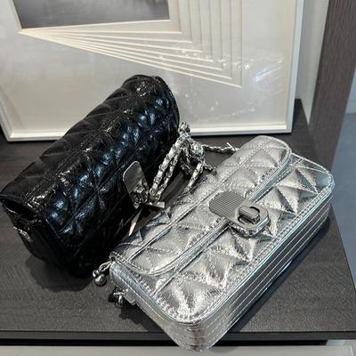 Diamantförmige Hardware-Kette Kleine quadratische Tasche, Umhängetasche für Damen