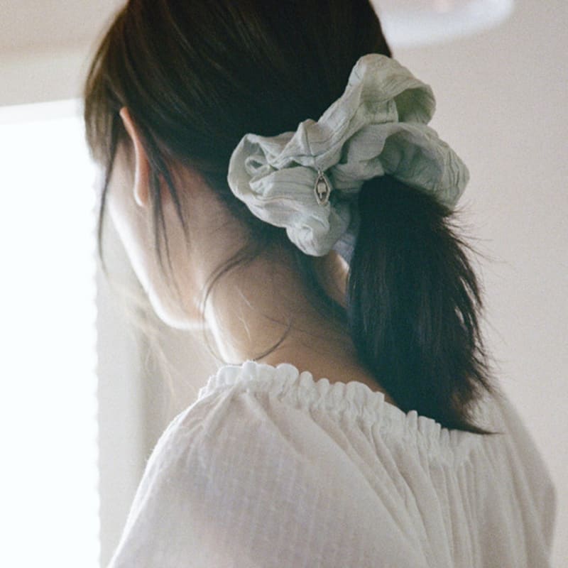 

MangoManyPlease RILEY PASTEL SCRUNCHIE_MINT MINT