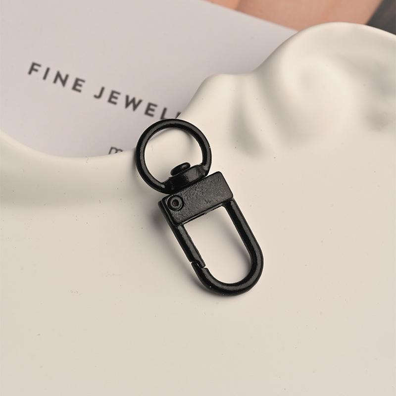 Zinc Alloy Keychain Doll with Colored Baked Paint – DIY Jewelry Accessory with 3cm Small Door Buckle