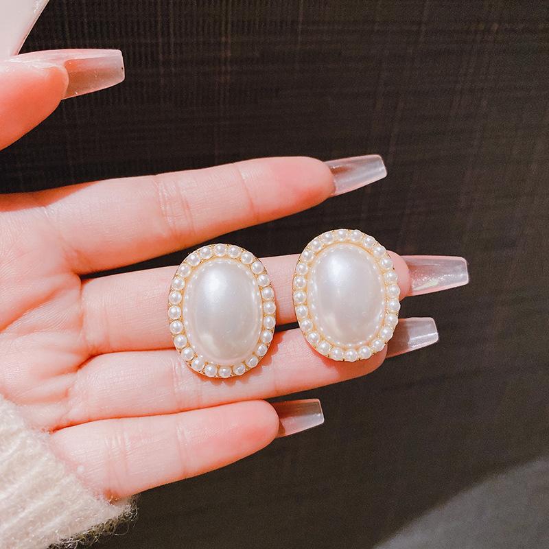 Silver Needle Retro Simple Pearl Earrings - Elegant and Sophisticated Ear Stud Design - Women's Ear Jewelry