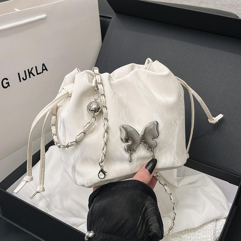 2025 New Spring Popular Chain Small Bag Women's Niche Design Butterfly Messenger Bag Casual Shoulder Bucket Bag