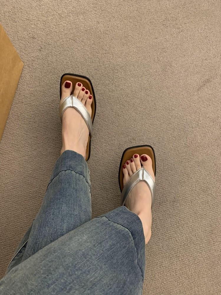 Soft-soled cool slippers women's summer wear French evening breeze silver flip-flops thick-soled sandals beach shoes women