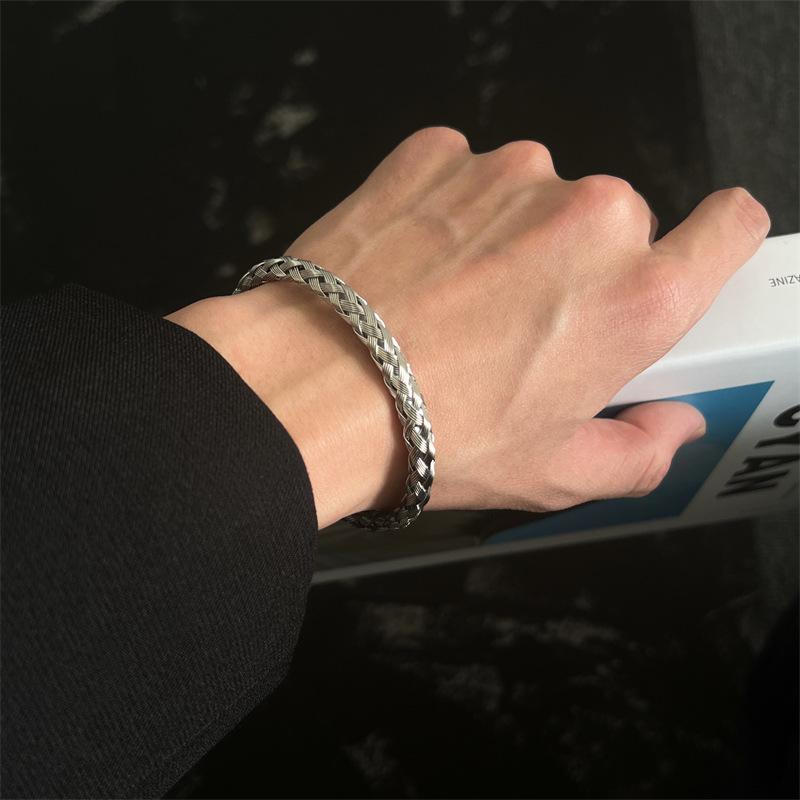 Titanium Steel Twist Woven Cross Bracelet Fashion Light Luxury Personalized Bracelet Cold Wind High-end Design Jewelry