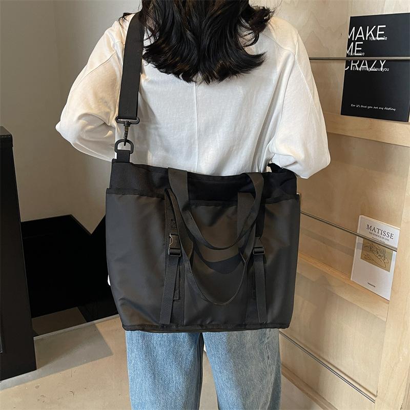 Shoulder bag women's 2025 new Korean version fashion foreign style simple messenger bag large capacity college student tote bag