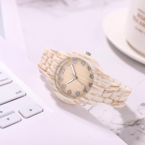 Reloj de pulsera de cuarzo analógico con banda de resina y números árabes con esfera redonda de grano de madera para mujer