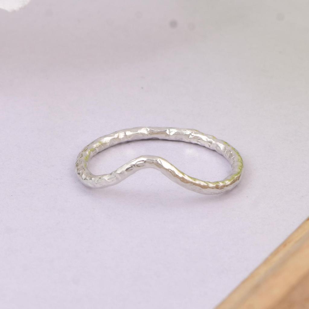 Minimalist Wave Ring 925 Sterling Silver | Curved Stackable Ring | Dainty Hammered Band | Simple Everyday Ring | Gift for Her