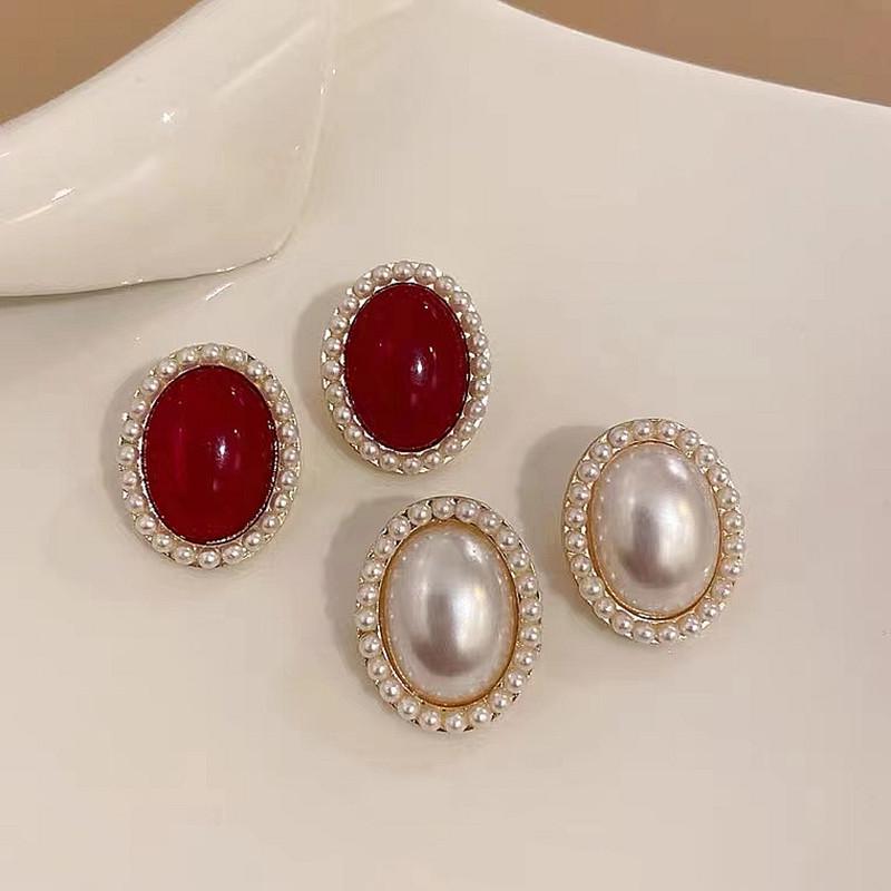Elegant French Retro Pearl Stud Earrings: Silver Needle, High-Grade, Personalized Design for Women