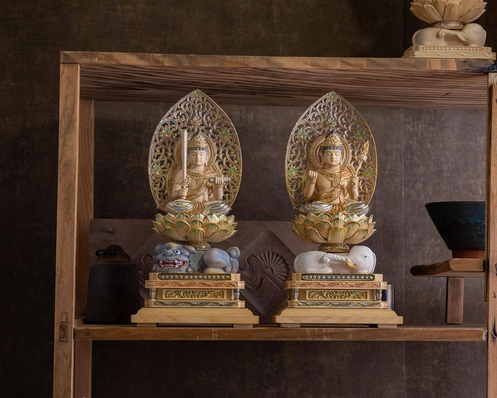 Sitzender Manjusri Bodhisattva Holz Zypressenholz mit leichtem Gold Schutzgottheit der Chinesen für diejenigen, die im Jahr des Hasen geboren sind Bosatsu Statue,