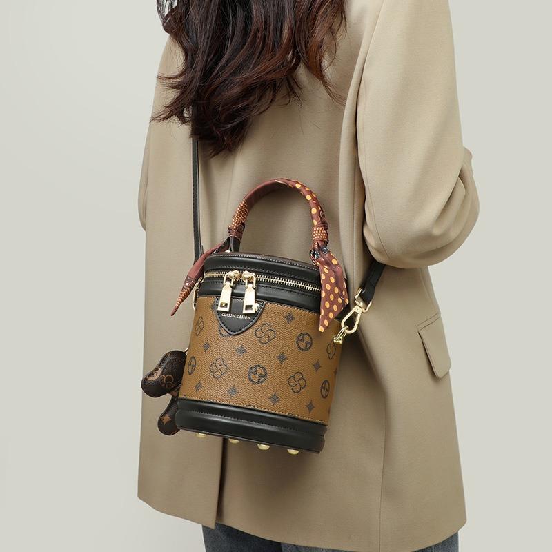 Borsa a secchiello nuova borsa da donna estiva portatile borsa a cilindro moda lusso leggero di nicchia borsa a tracolla di alta gamma