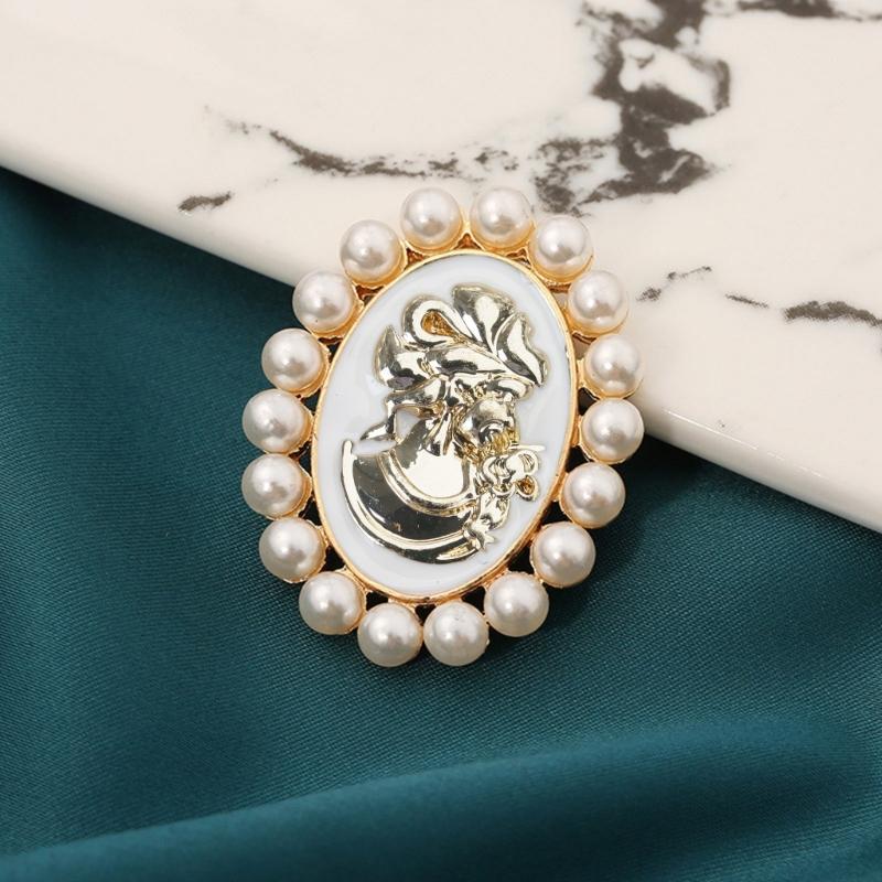 Victorian Style Alloy Cameo Brooch With Crystal Rhinestones Pearls Women Fashion Jewelry Decorative Lapel Accessory