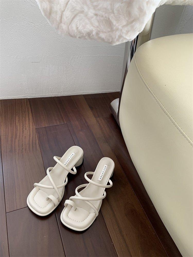 

Мода 2024 года, женские трендовые элегантные туфли-слайды, новинка для женщин, обувь Chinelos, прозрачные каблуки, женские тапочки, красные модные сандалии, лето 35 бежевый