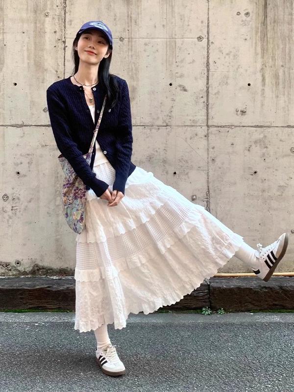 

Gentle Style White Lace A-Line Midi Skirt for Women - High Waist, Slimming Petite Fit, Summer 2025 Collection Small белый