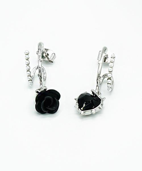 Randomoff Black Rose Earring