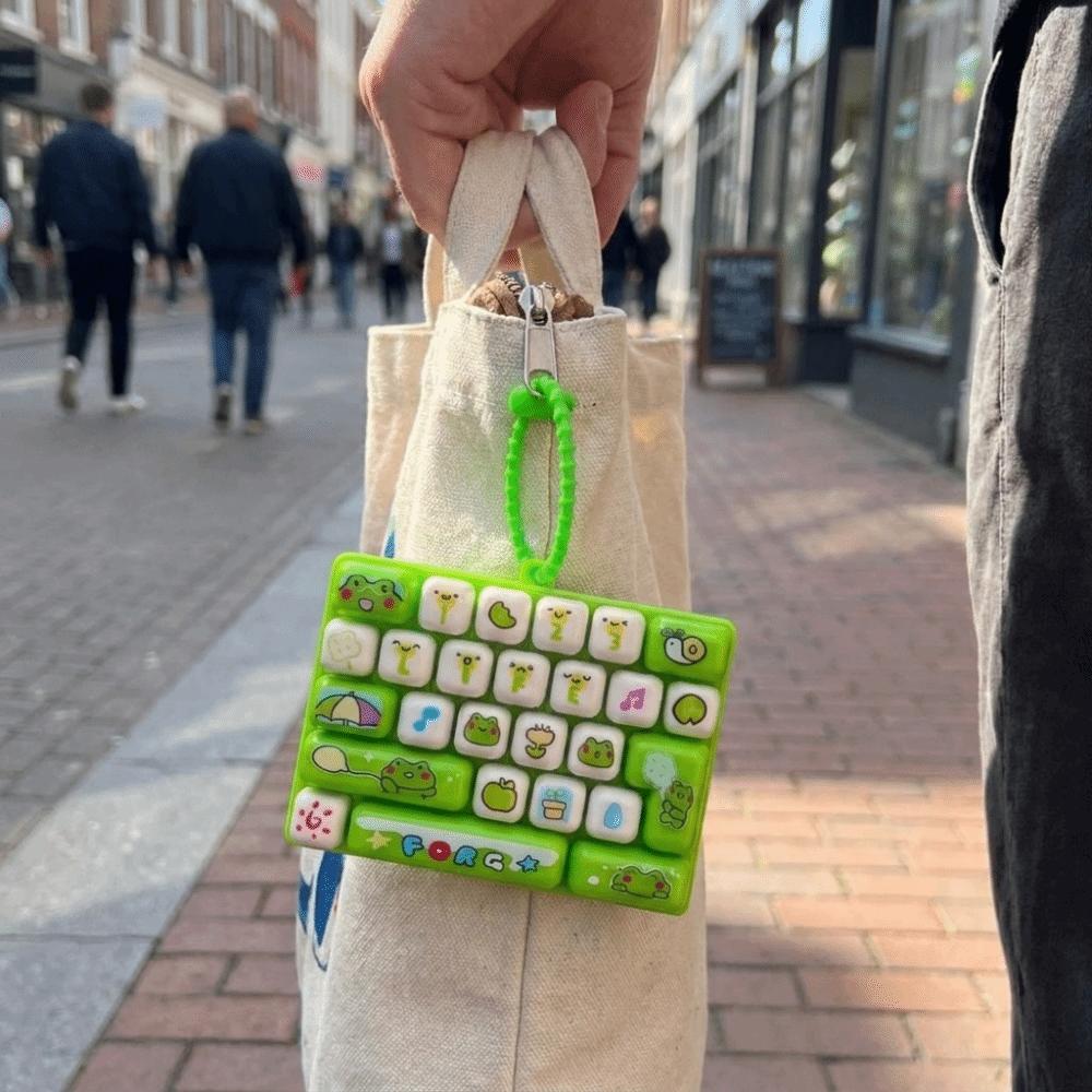 Mini Keyboard Mechanical Keyboard Pendant Simulation Keyboard Keycap Clicker Desk Ornament