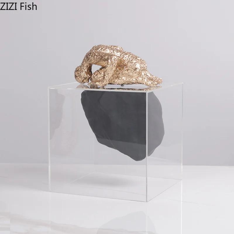 Minimalist Golden Character Resin Statue Acrylic Display Box Desk Decoration Abstract Figures Sculpture Room Aesthetic Decor