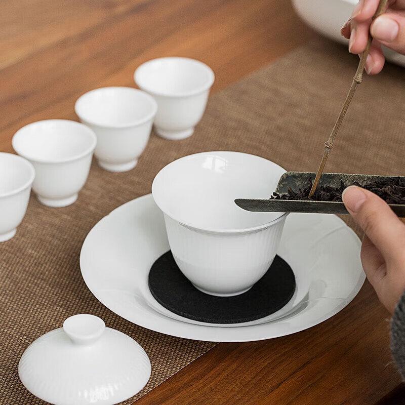 MUI Sweet White 12-Piece Laurel Tea Set