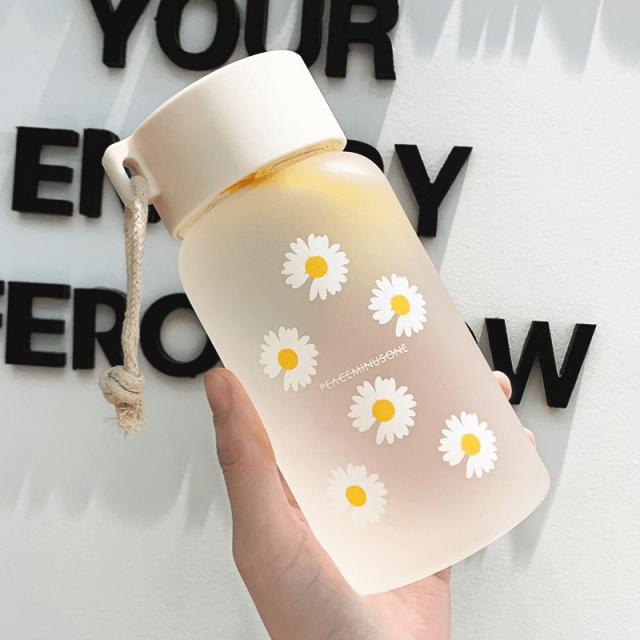 500ml Small Daisy Frosted Plastic Cup Creative Outdoor Water Cup Portable Transparent Travel Tea Cup Cute Water Bottle
