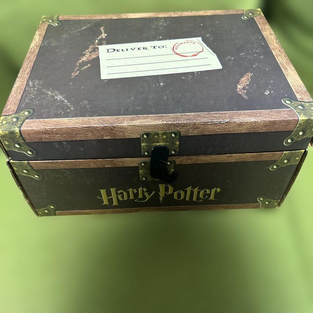 [USED] Harry Potter complete set in special box (trunk-shaped)