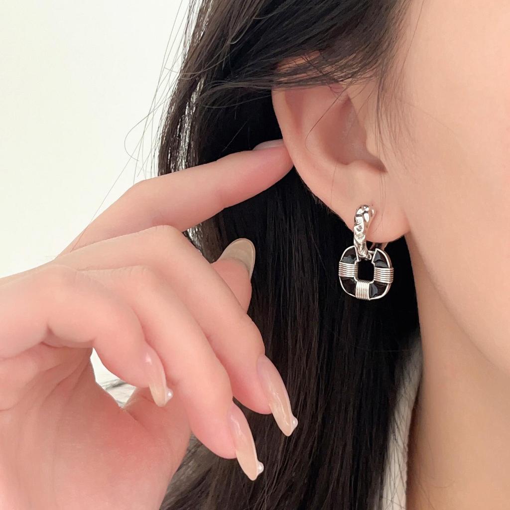 Yinruitai s925 Sterling Silver Black & White Checkered Enamel Double Pendant Ear Cuffs for Women - Light Luxury Niche Design