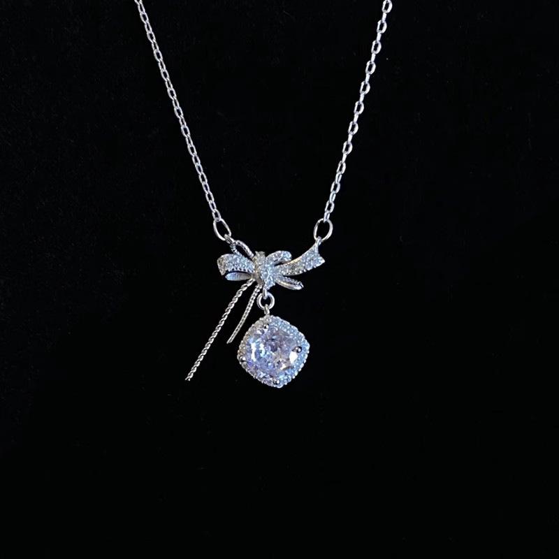 Square cube diamond bowknot necklace women s light luxury diamond titanium steel collarbone chain jewelry