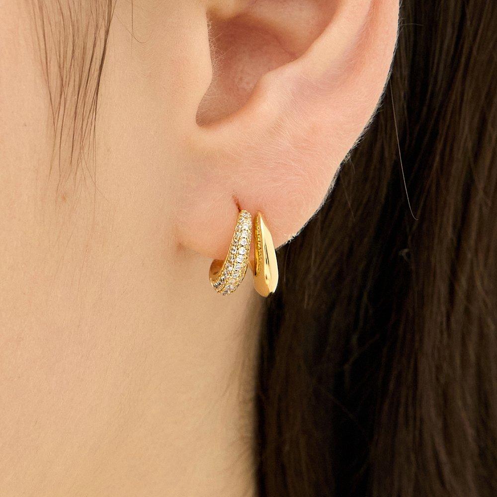 Claw Silver (Y) Half Pave Hoop Earrings Hl2E4B213Y9Xxx