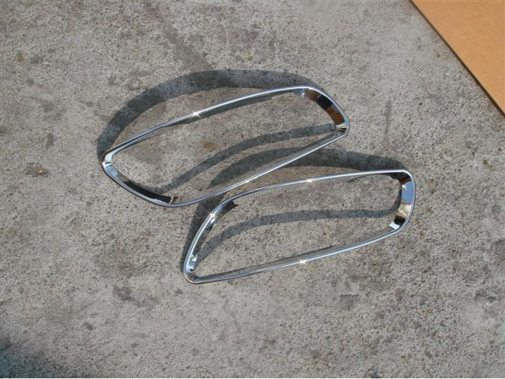 10-12 Hyundai Santa Fe Headlight Frame & Taillight Cover with Fog Lights