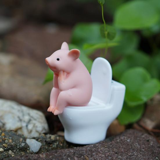 Miniature Pig Statue Pig Sitting On Toilet Mini Animal Toy