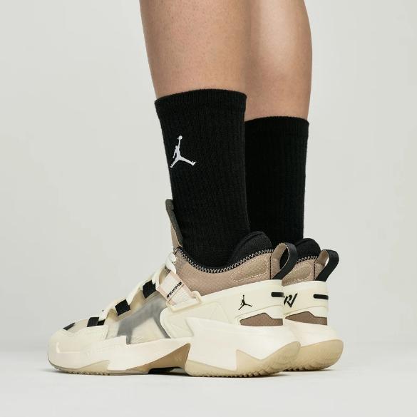 jordan og coconut milk on feet